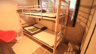 アジアン簡易個室 二段ベット、鍵付き