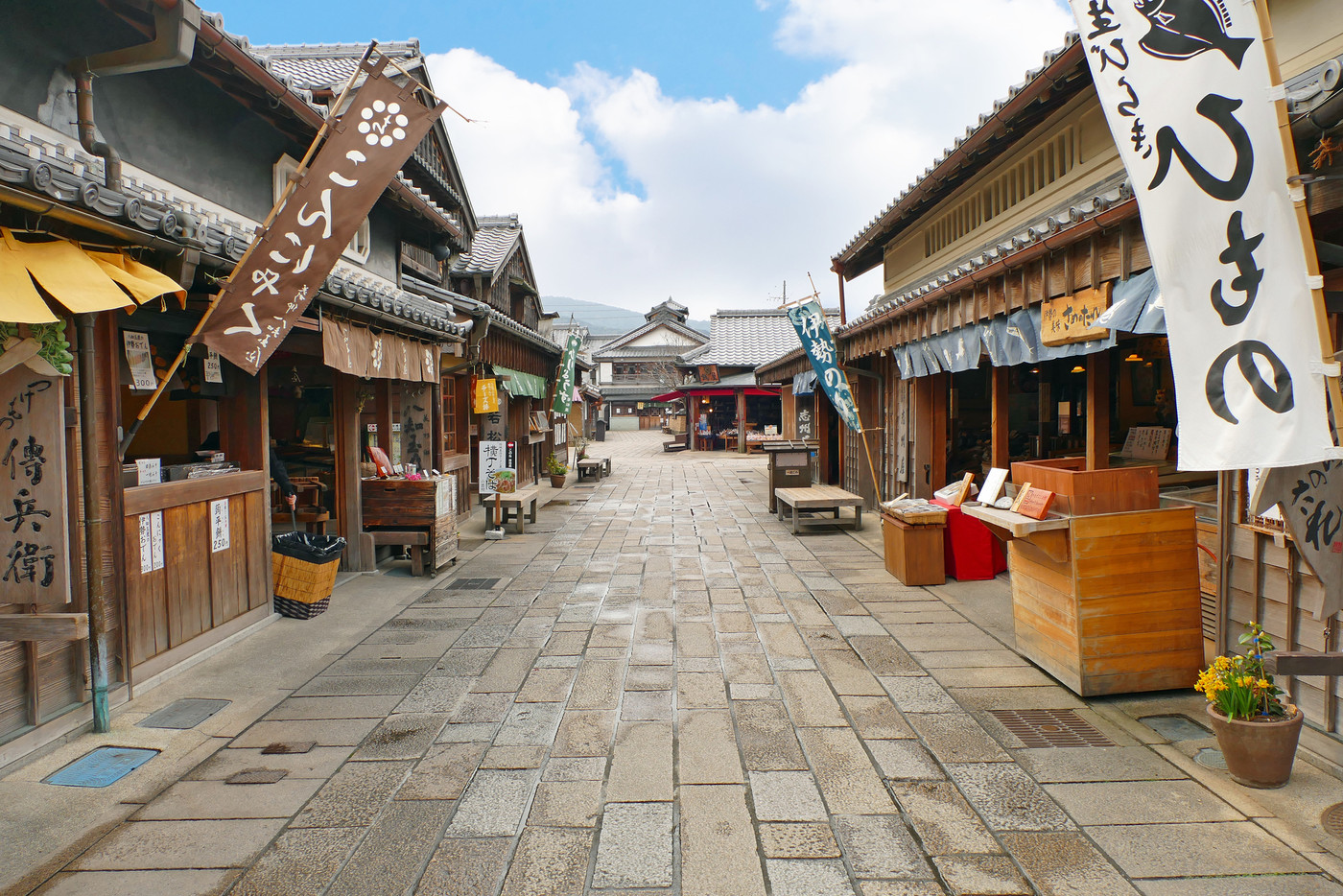 【伊勢内宮前 おかげ横丁】 三重県伊勢市宇治中之切町