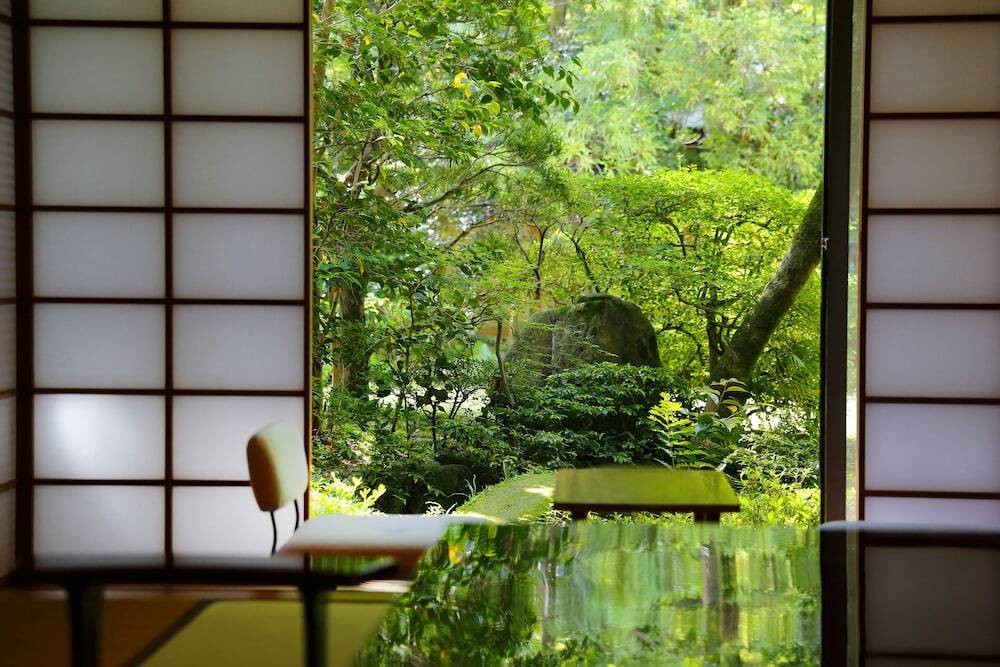 のんびりと羽を伸ばせる純和風のお部屋4008173