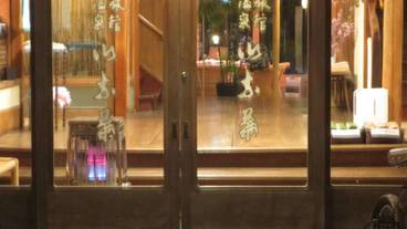 施設の入り口 / 25