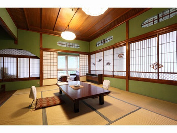 大正ロマンあふれる木造建築にうっとり4025486