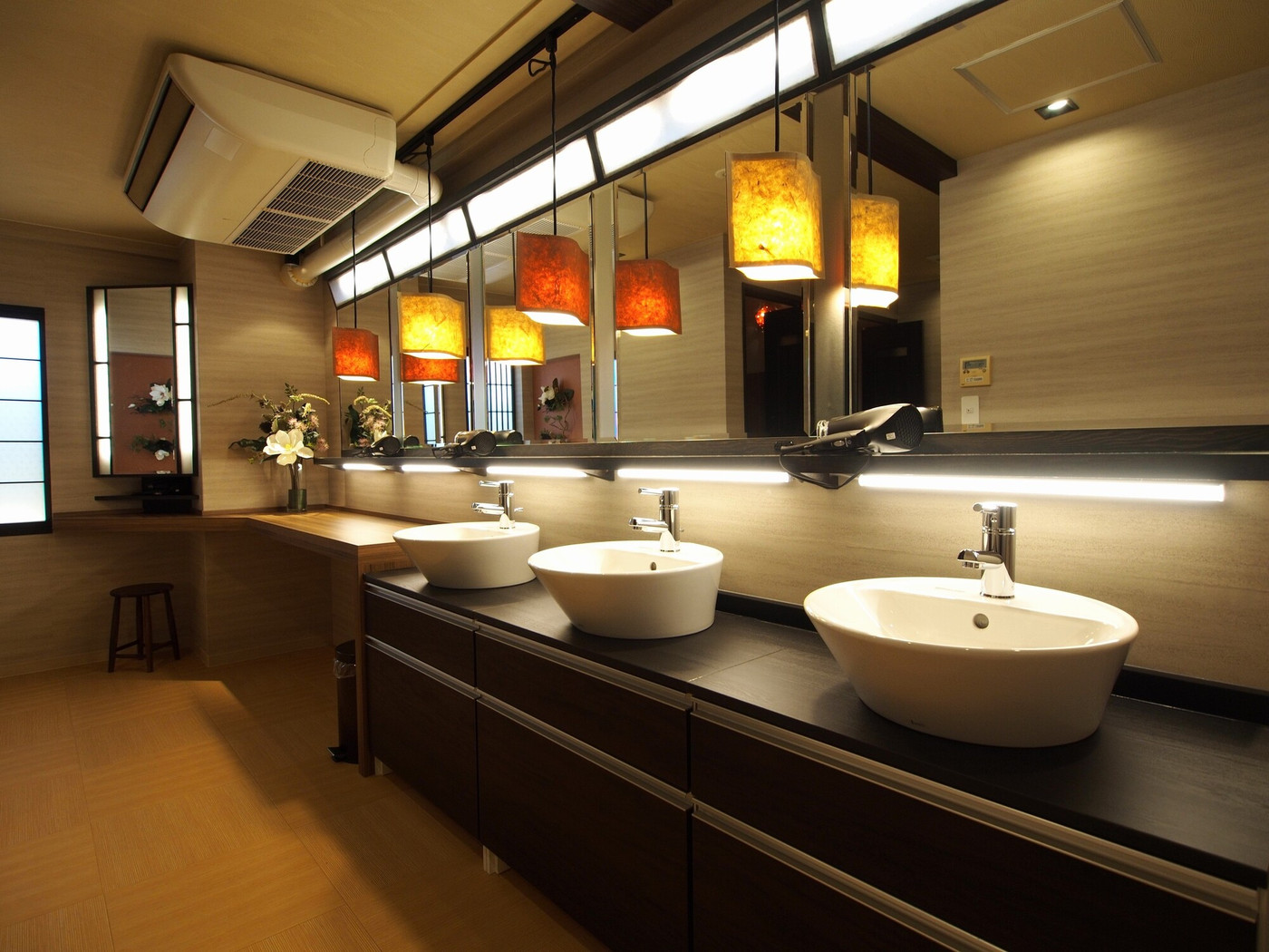 リーズナブルに泊まりたい方に。愛犬と泊まれるホステル3926156