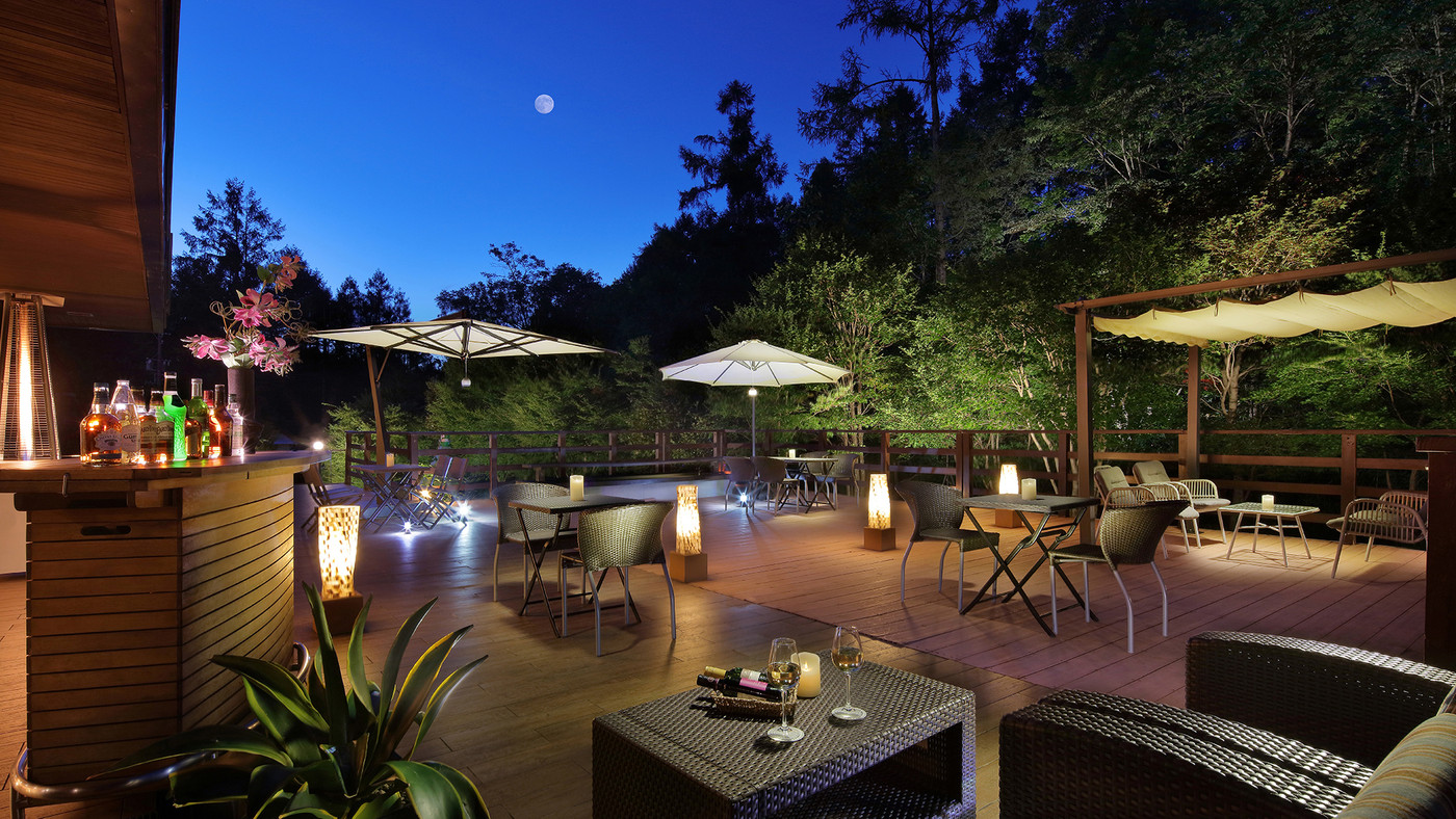 ライトアップされた幻想的なバーでロマンティックな夜を♡3415444