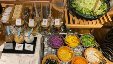 カラフルなサラダバー / 5