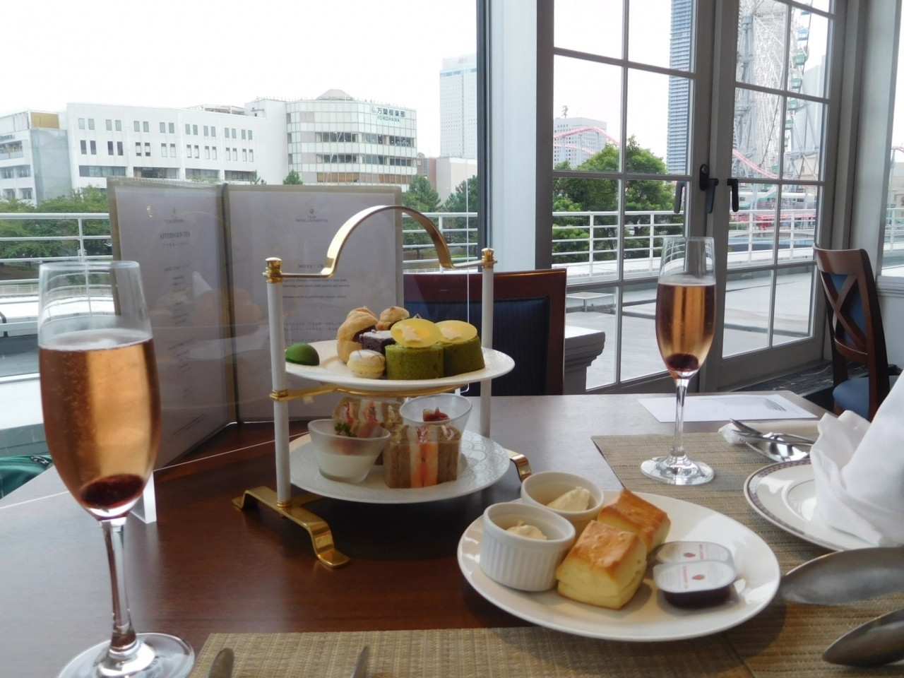 横浜湾を眺めながらフィットネス！豪華なラウンジも魅力4231733