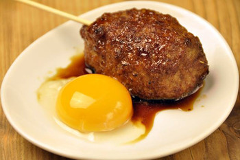 「串焼屋ウナチッタ 」料理 760654 うなちった自慢のつくね。ふわふわなつくねと玉子で…