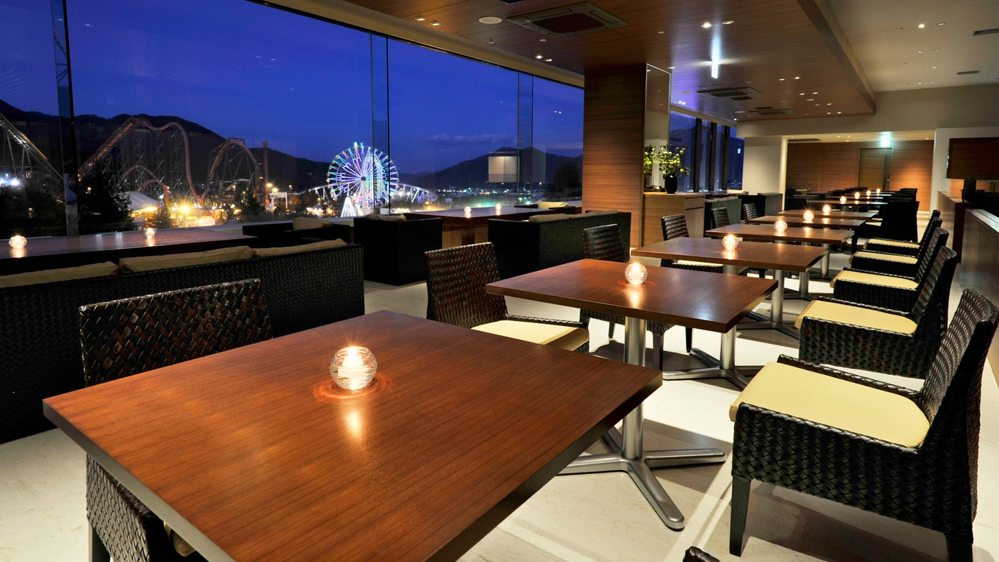 フジヤマテラスの内観(夜)