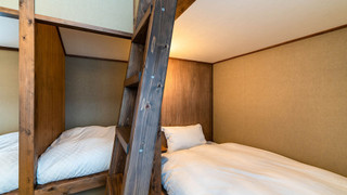 デラックス ルーム ベッド (複数台) エンスイート コートヤードビュー