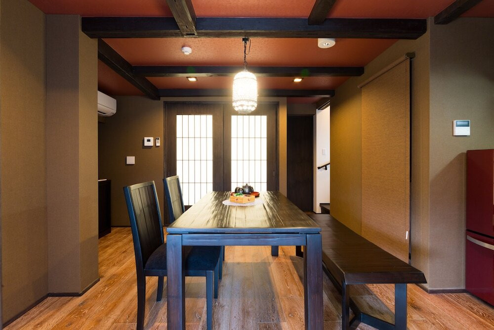 客室内のダイニングエリア