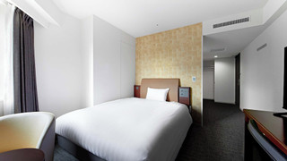 コーナーダブルルーム クイーンベッド 1 台 禁煙