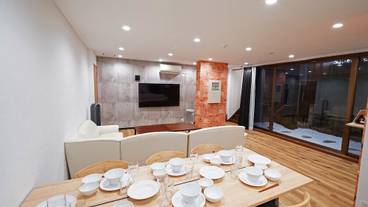 客室内のダイニングエリア / 34