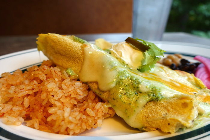 「TEXMEX FACTORY 渋谷神南店」料理 833106 緑のソースのエンチラーダ　1814円