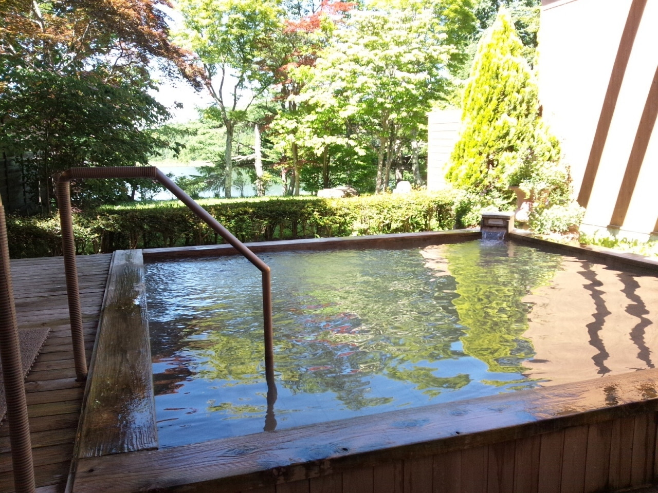 女神湖畔に佇む、温泉付き癒しのホテル3403703