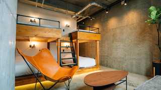 デラックスルーム ダブルベット2台 & シングルベット2台 禁煙