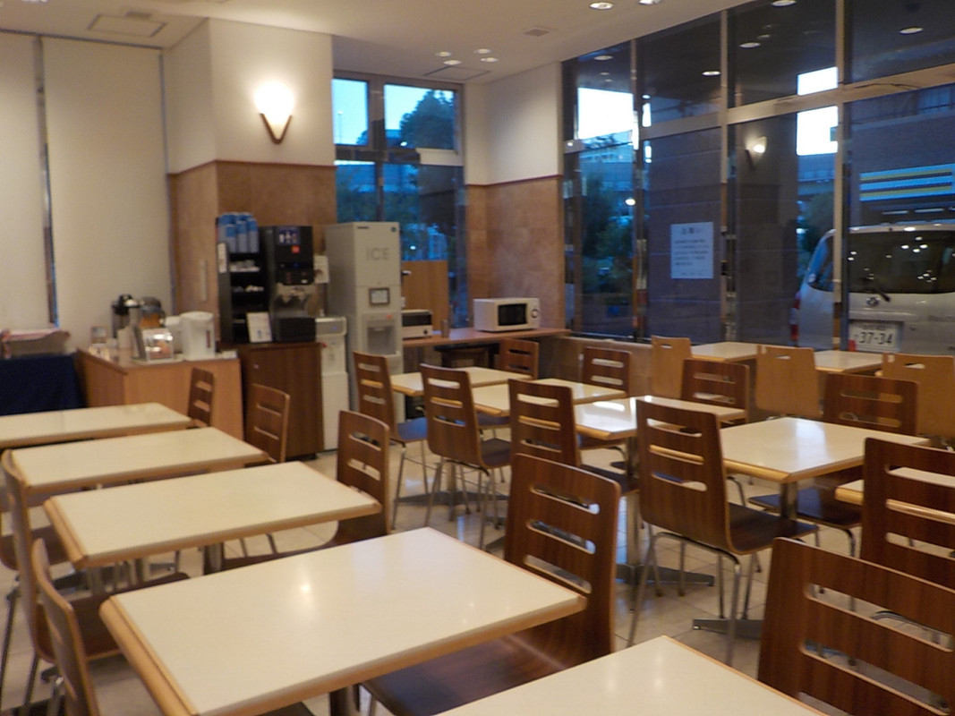 フロント横にある朝食会場です。