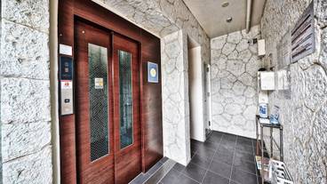 施設の入り口 / 3