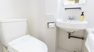 [喫煙] ツインルーム ベッド幅120cm x 2台/2名まで/18.3平米