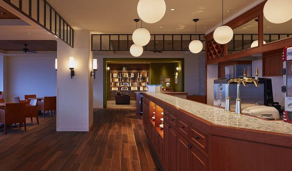 ラウンジ／バーカウンター / 3