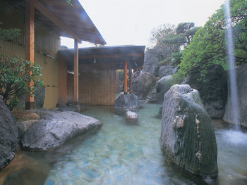 巨石や奇石が配された日本庭園は圧巻！優雅なステイにお姫様気分♡3450666