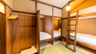 デラックス ルーム ベッド (複数台) エンスイート コートヤードビュー