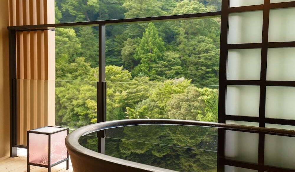 爽やかな朝の空気の中
客室風呂でのんびり / 1