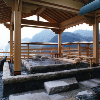 伊勢湾を望む高級旅館。数寄屋造りの露天風呂に感動4067229