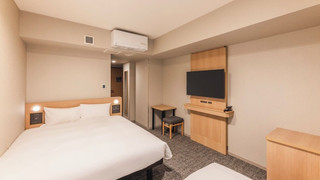 ［リニューアル］デラックス + ソファダブルルーム 禁煙 (160cm Bed、2 名利用時はソファとして、 3 名利用時のみソファベッド利用可能)