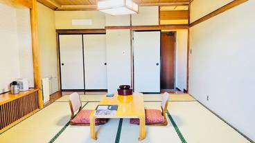 客室 / 18