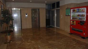 内部エントランス / 2