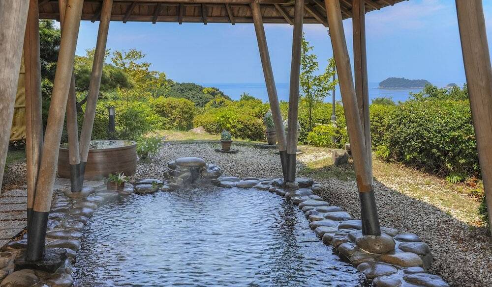 大浴場の露天風呂 / 1