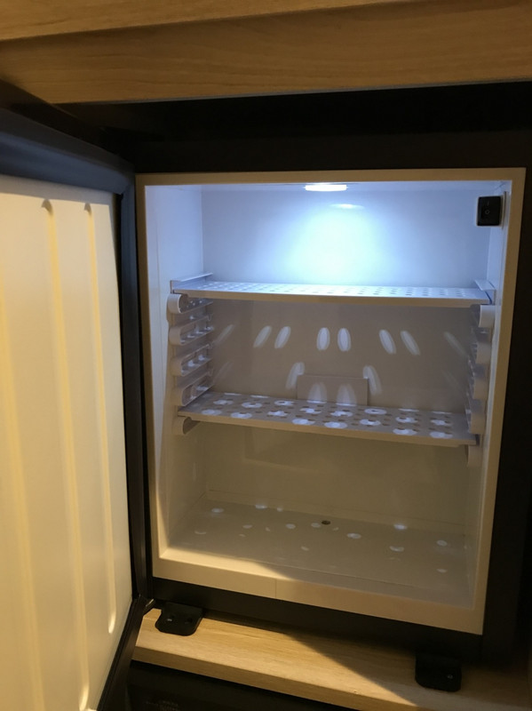 奥行きの無い冷蔵庫