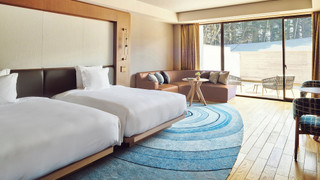 プレミアム ルーム クイーンベッド 2 台 (Outdoor Living Area)