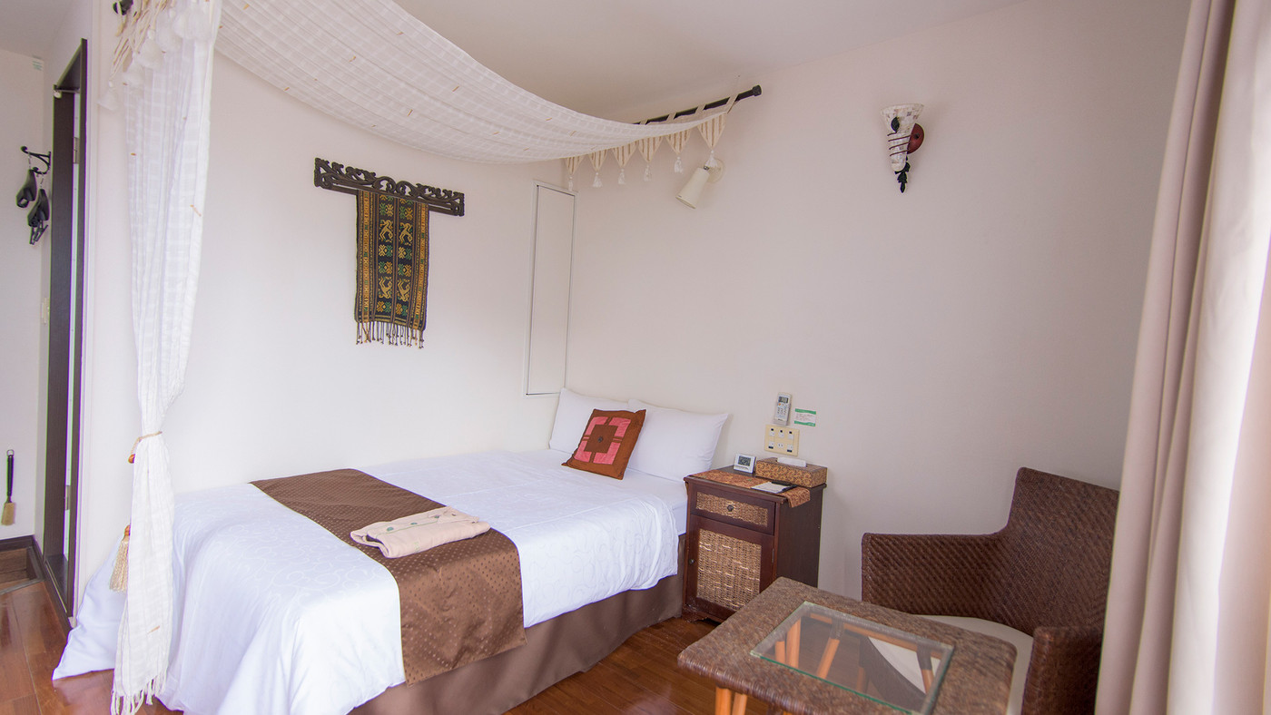 南国雰囲気のレディースルームで大人時間4087459