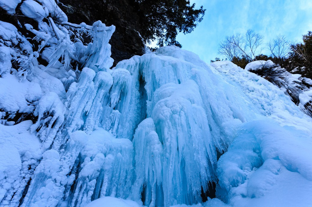 氷の芸術 凍った滝 氷瀑 が見られる全国のスゴイ滝9選 Icotto イコット