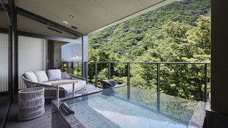 1泊2食「ラグジュアリー Eタイプ 禁煙」 夕食スタンダードコース (19:00または19:30開始)