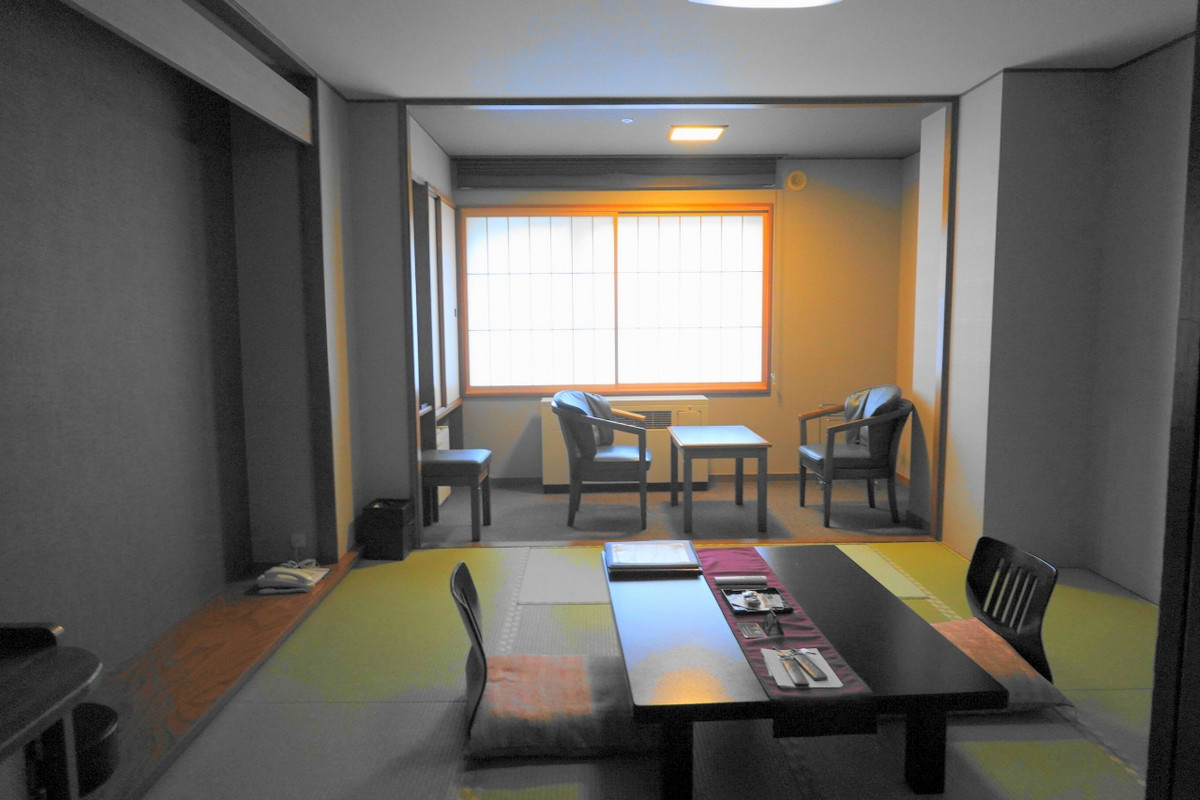 部屋はキレイでしたが、コンセントが使いにくかった。