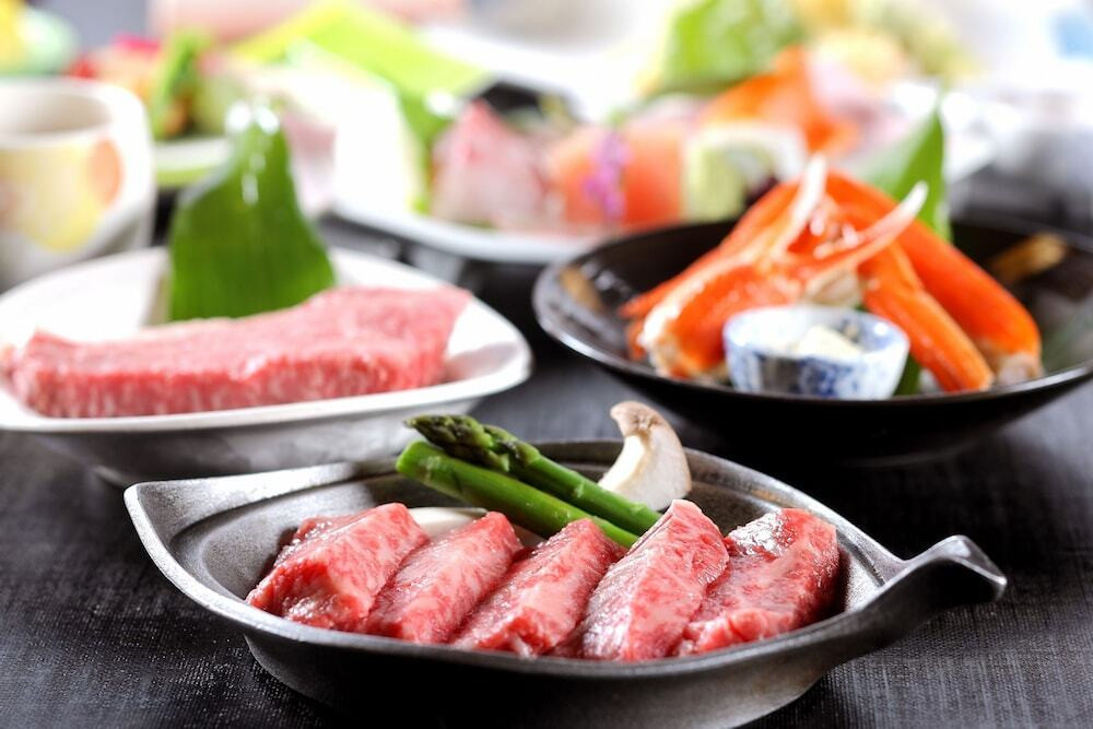 大迫力の巨石が目を引く大浴場と貸切風呂で癒される3926951