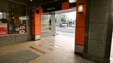 施設の入り口 / 13