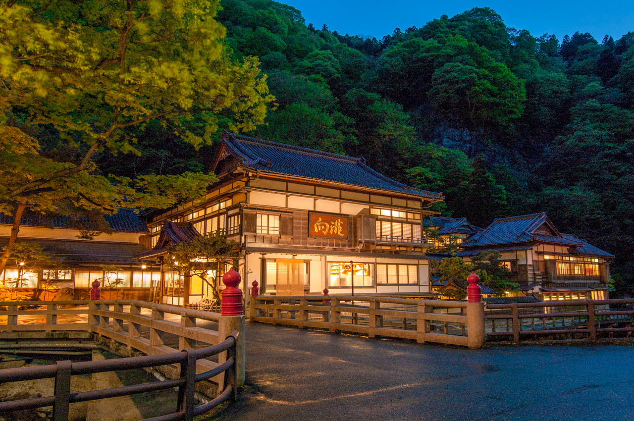 新選組・土方歳三も湯治に訪れた東山温泉。有形文化財の宿で疲れを癒やして3977934