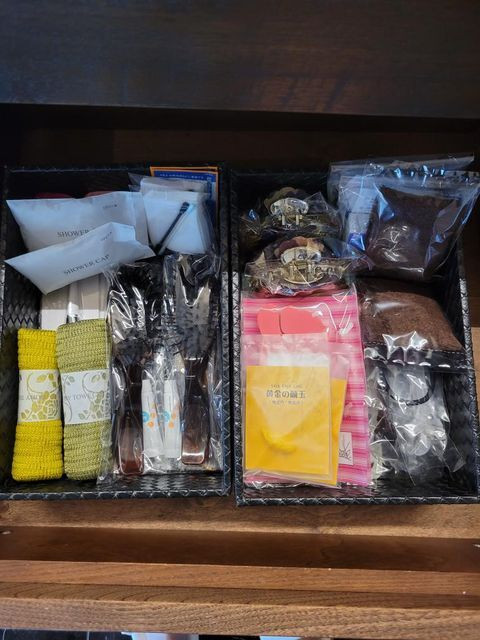 和柄が素敵なヘアゴムやヘアクリップ、ヘアバンド、コットン、綿棒など、あると嬉しいアイテムも充実 / 5