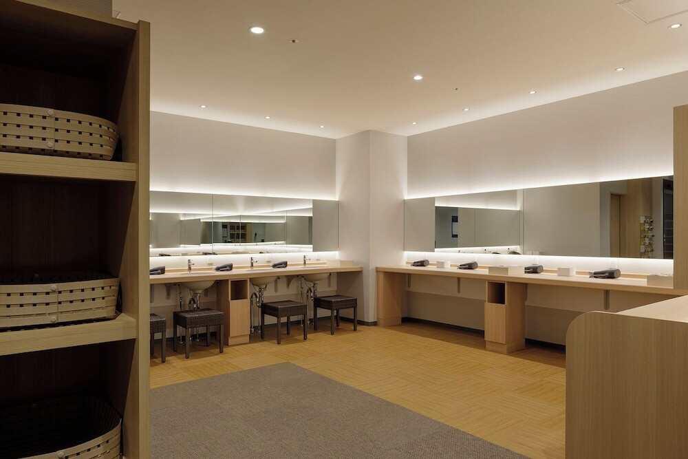 琥珀色の湯 脱衣所