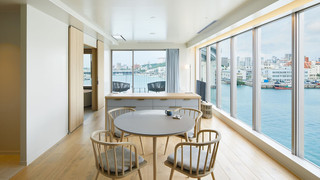 コーナースイート（クイーンベッド1台・ソファベッド2台）