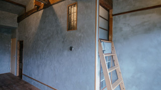 ダブルルーム (2階、注意:急なはしご式階段)