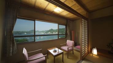 客室内のダイニングエリア / 3