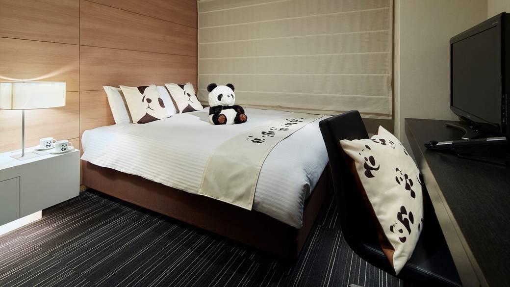 ふわふわパンダと
気持ちよくひと休み / 1