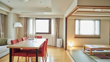 客室内のダイニングエリア / 9