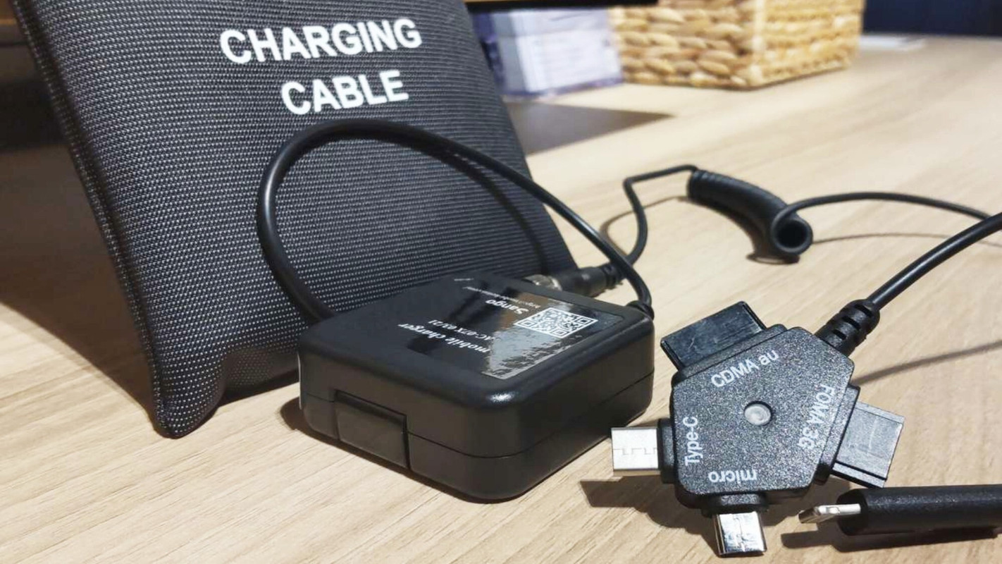 貸出 携帯充電器・LANケーブル