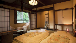 和室　4人部屋　共用バスルーム