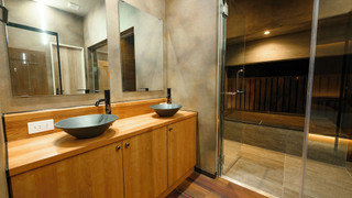 サウナ付き半露天ツインベッドルーム