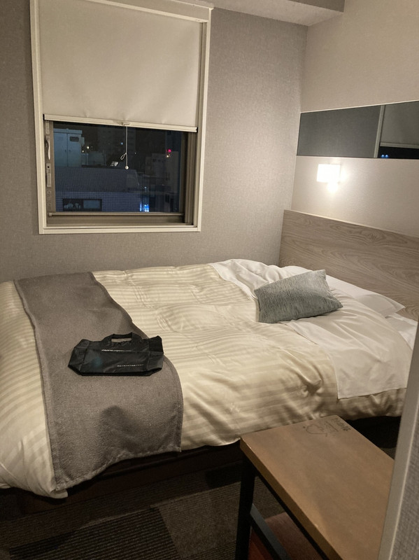 ベッドシーツは全面を覆ってません